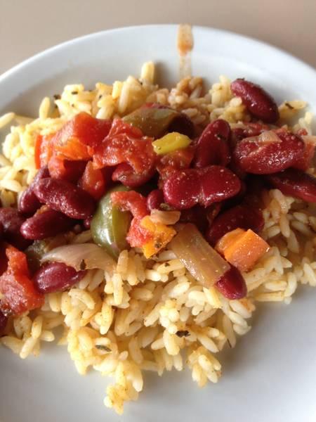 creole red beans and rice on a plate, vegan, creole red beans over rice , vegan