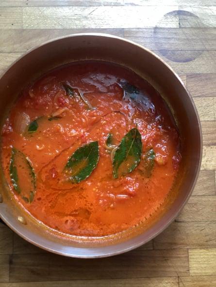 Rachel Roddy's tomato and bay sauce