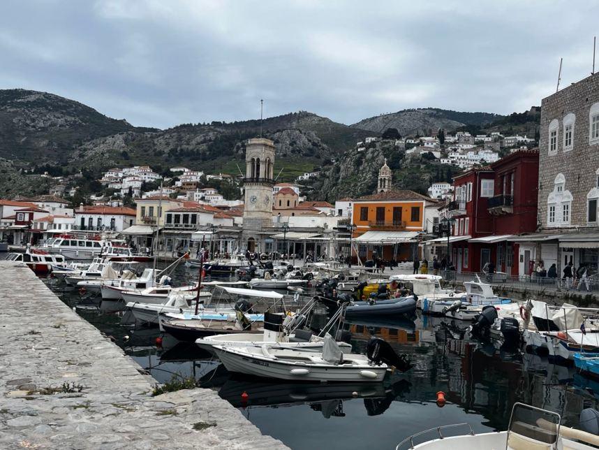 Hydra, Mama Ía blog