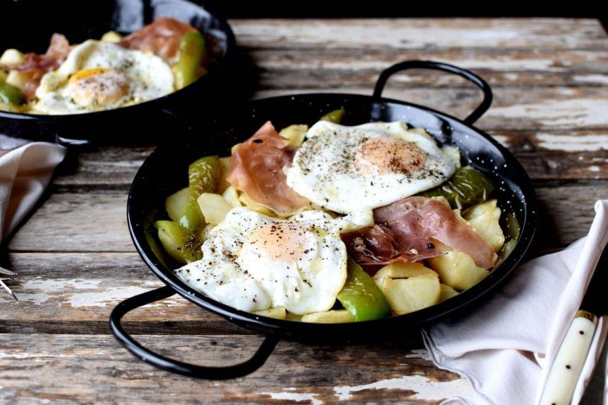 Broken eggs, huevos rotos, Mama Ía blog