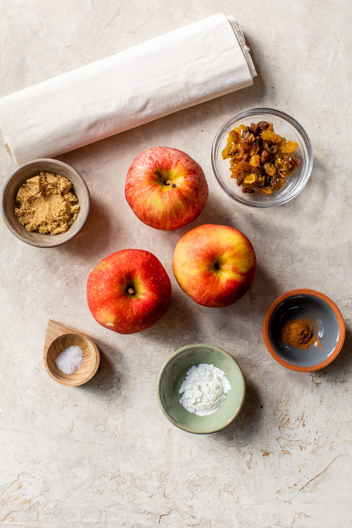 apples raisins and cinnamin